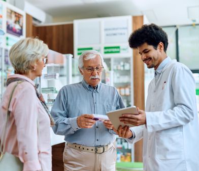 A picture of a patient speaking with their pharmacist.